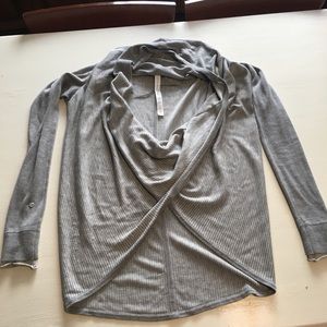 Lululemon size 6 pullover gray